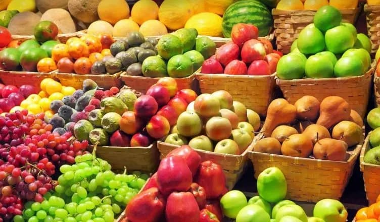 Temperaturat e larta, ja frutat që duhet të konsumoni në këto ditë