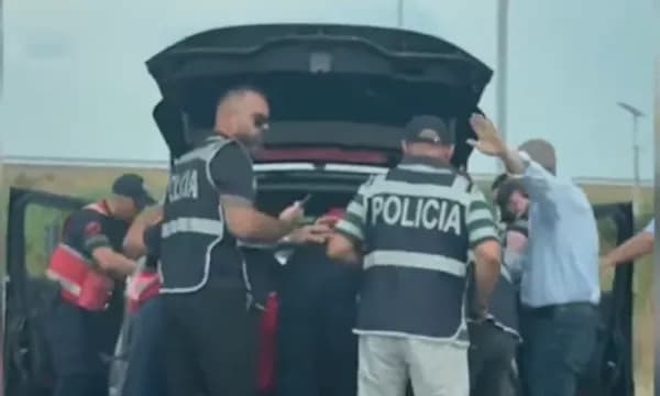 “Dil jashtë ore, dil jashtë shtrihu”, Pamje të reja nga arrestimi i autorit të vrasjes së turistit në Ksamil