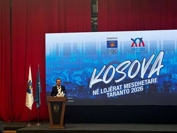 Kryeministri në detyrë, Albin Kurti, ka shprehur mbështetjen e tij për sportistët kosovarë që do ta përfaqësojnë vendin në Lojërat Mesdhetare “Taranto 2026”. Kurti ka thënë se pas çdo paraqitjeje dhe fitoreje të sportistëve qëndrojnë vite punë, disiplinë dhe sakrificë, duke vlerësuar rezultatet e Kosovës në arenën ndërkombëtare, pavarësisht madhësisë së vendit.  Ai ka theksuar se një brez i ri sportistësh është gati të shkruajë një kapitull të ri të sportit kosovar, ndërsa ka falënderuar trajnerët, federatat, Komitetin Olimpik të Kosovës, familjet dhe të gjithë ata që i mbështesin sportistët.   Kurti u ka bërë thirrje sportistëve të garojnë me besim dhe përkushtim, duke nënvizuar se mënyra se si luftohet për fitoren është po aq e rëndësishme sa vetë rezultati.  “Shkoni me krenari dhe jepni më të mirën tuaj”, ka qenë mesazhi i Kurtit, i cili u ka uruar sukses sportistëve, duke shpresuar që flamuri i Kosovës të ngrihet në podium edhe me medalje.