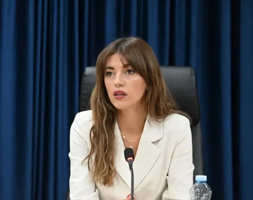 “Mjaft më me vrasjen dhe dhunën ndaj grave”, Haxhiu reagon pas vrasjes së 80-vjeçares në Prizren