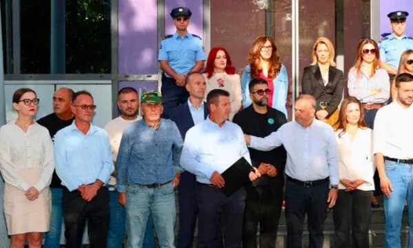 Hoxha: Vetëvendosje e ka heshtur Kuvendin dhe kështu po e hesht edhe popullin