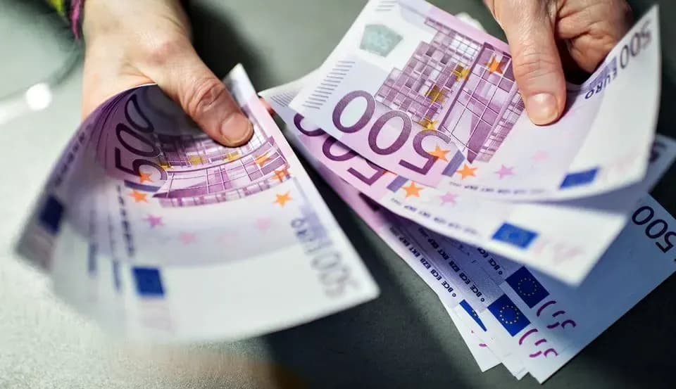 Dyshohet se 2000 euro të falsifikuara u deponuan në një bankë në Ferizaj