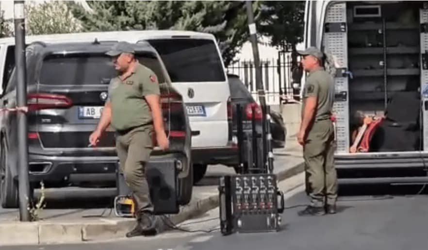 RENEA çaktivizon eksplozivin e lidhur me celular në Durrës