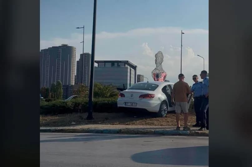 Vetura del nga rruga në rrethin e Dragodanit, policia në vendin e ngjarjes