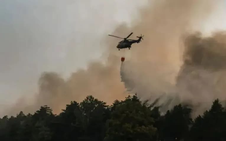 Serbia po digjet – BE i dërgon helikopterët