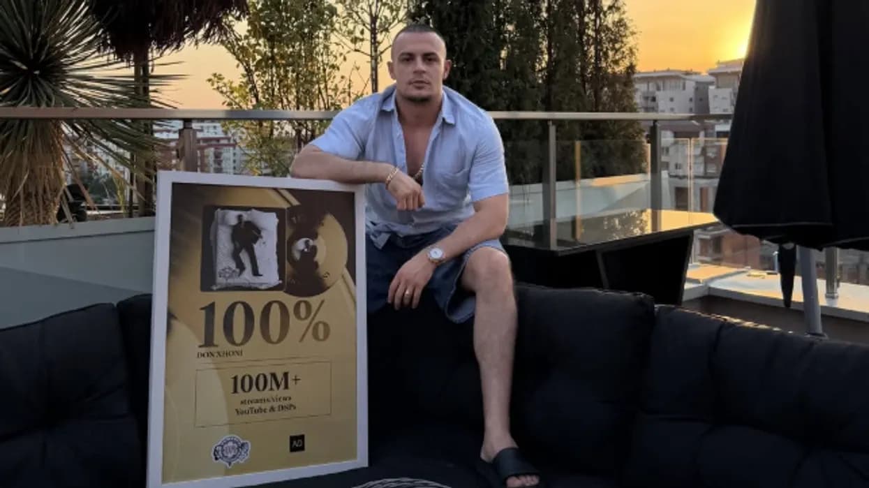 Don Xhoni thyen rekordin e radhës - albumi i ri i tij arrin 100 milionë dëgjime