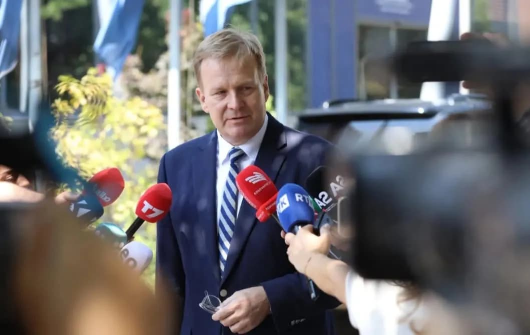 Sorensen me mesazh për Kosovën e Serbinë: SHBA-ja mund të ndihmojë, por obligimet duhet t’i përmbushin Prishtina dhe Beogradi