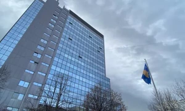 Paqëndrueshmëria politike kërcënon investimet dhe projektet e mëdha në Kosovë