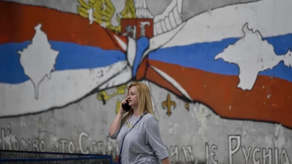 Serbia dhe Rusia shtojnë propagandën për Kosovën, ekspertët: Synimi është kontrolli mbi komunitetin serb