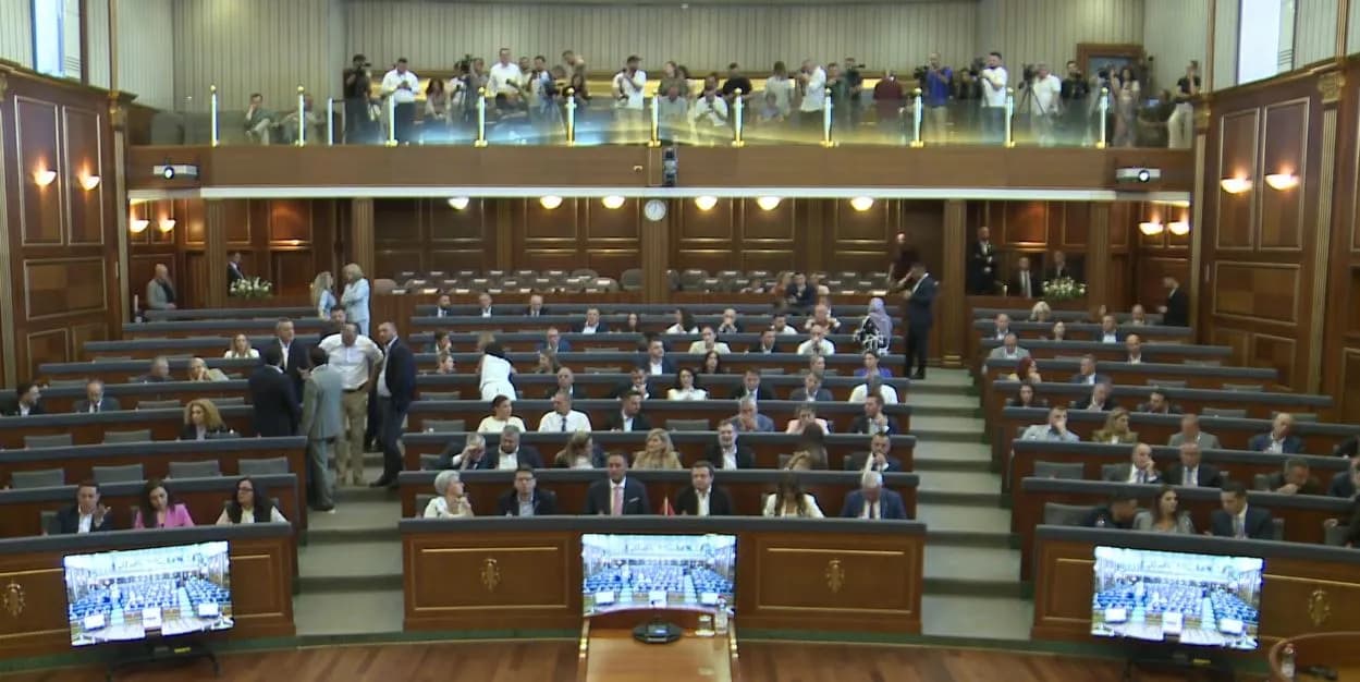 Ambasada Britanike kërkon zgjidhje të situatës politike në Kosovë
