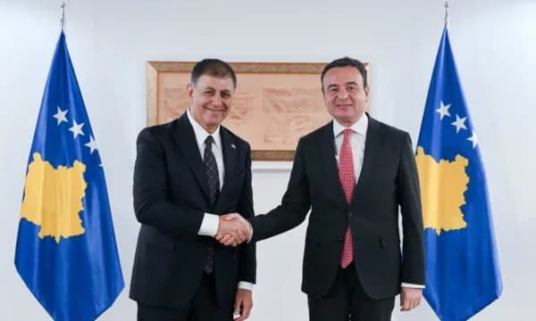 Kurti pret kryetarin e Izmirit, diskutojnë për “thellimin e bashkëpunimit ekonomik, arsimor e kulturor”