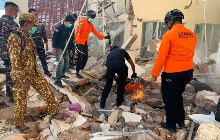 Thellohet bilanci i tërmetit 7.7 ballë në Indonezi, shkon në 38 numri i viktimave