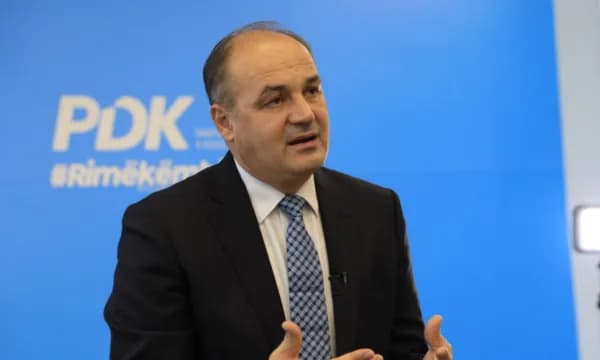 “Kaos dhe anarki totale”, Hoxhaj akuzon Kurtin për “mashtrim politik për të blerë kohë”