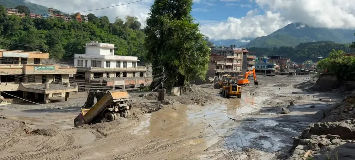 Numri i të vdekurve në Nepal rritet në 567, gati 2,000 të zhdukur