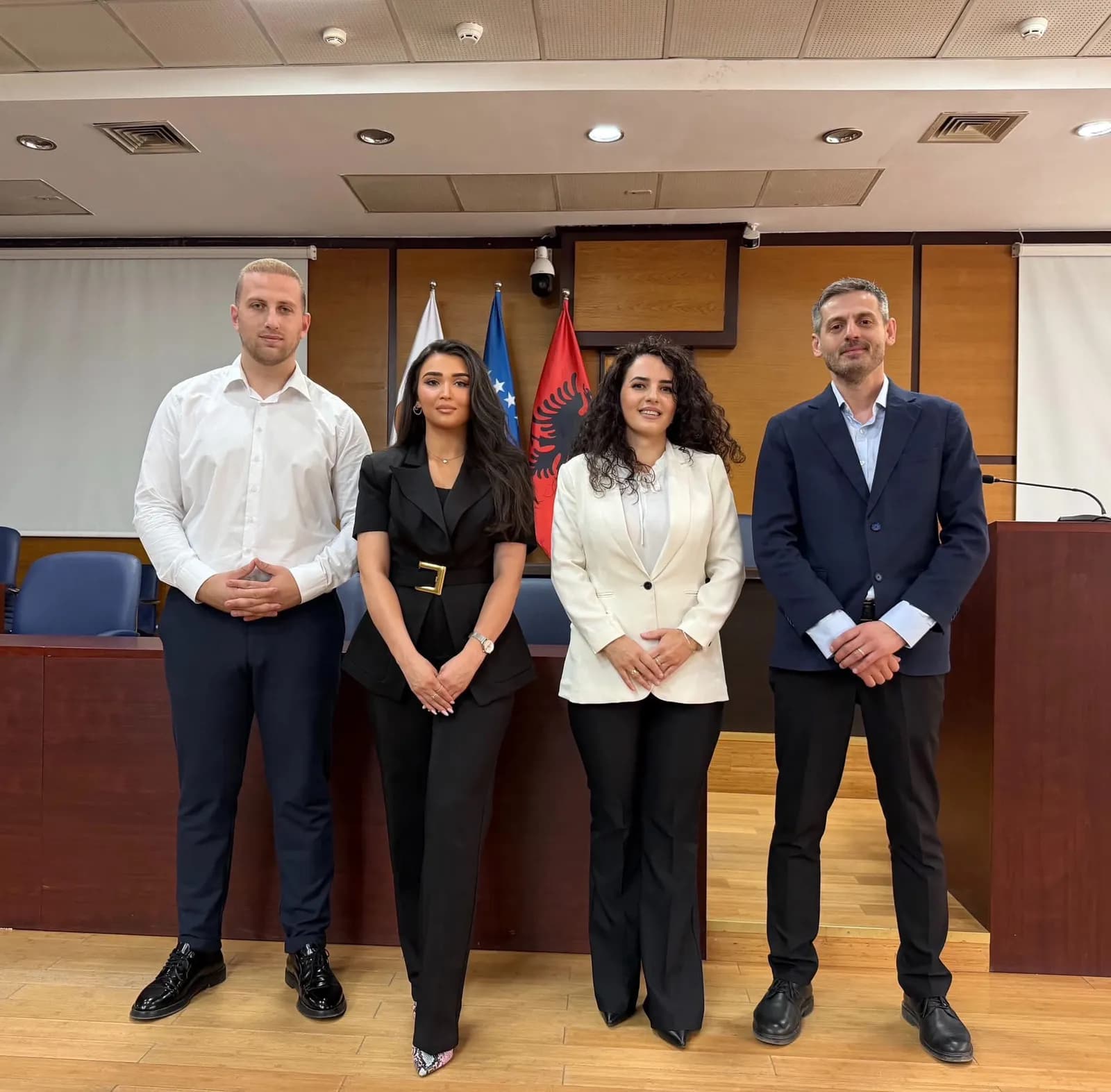 Të pakënaqur me drejtuesin e degës, katër asamblistët e Aleancës formojnë grup kuvendar në kryeqytet