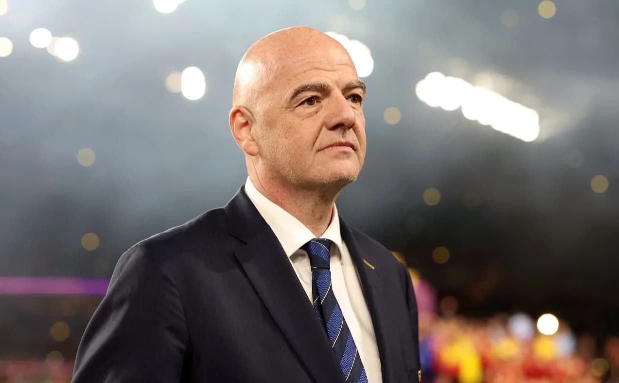 Në telashe të mëdha, Infantino thërret takim urgjent me liderët e FIFA-s