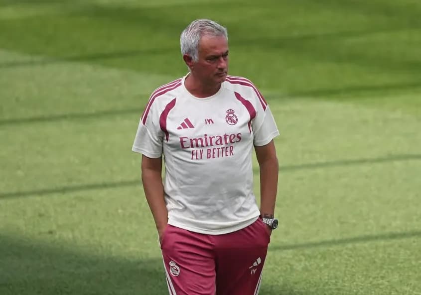 Mourinho i kënaqur me skuadrën, nuk planifikon përforcime në mesfushë