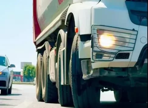 Temperaturat e larta: Kufizohet qarkullimi i automjeteve të rënda