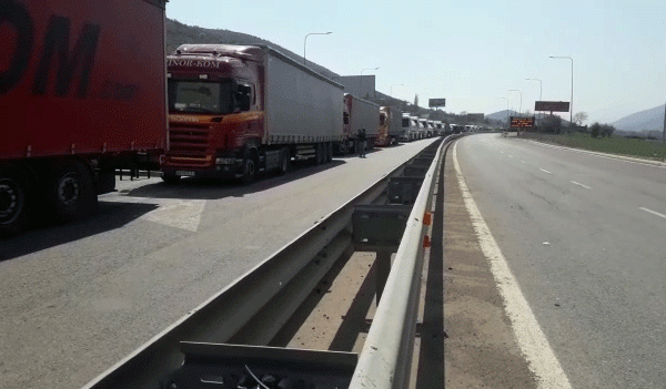 Nesër s’ka kufizime për kamionët mbi 20 tonë, MIT: S’pritet të plotësohen kushtet