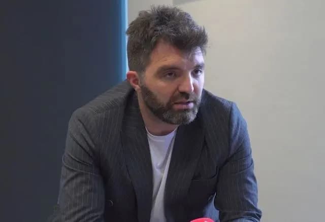 Ermal Sadiku i reagon Dejona Mihalit: Kurti na fton në tavolinë, kjo na thotë jeni me Listën Srpska