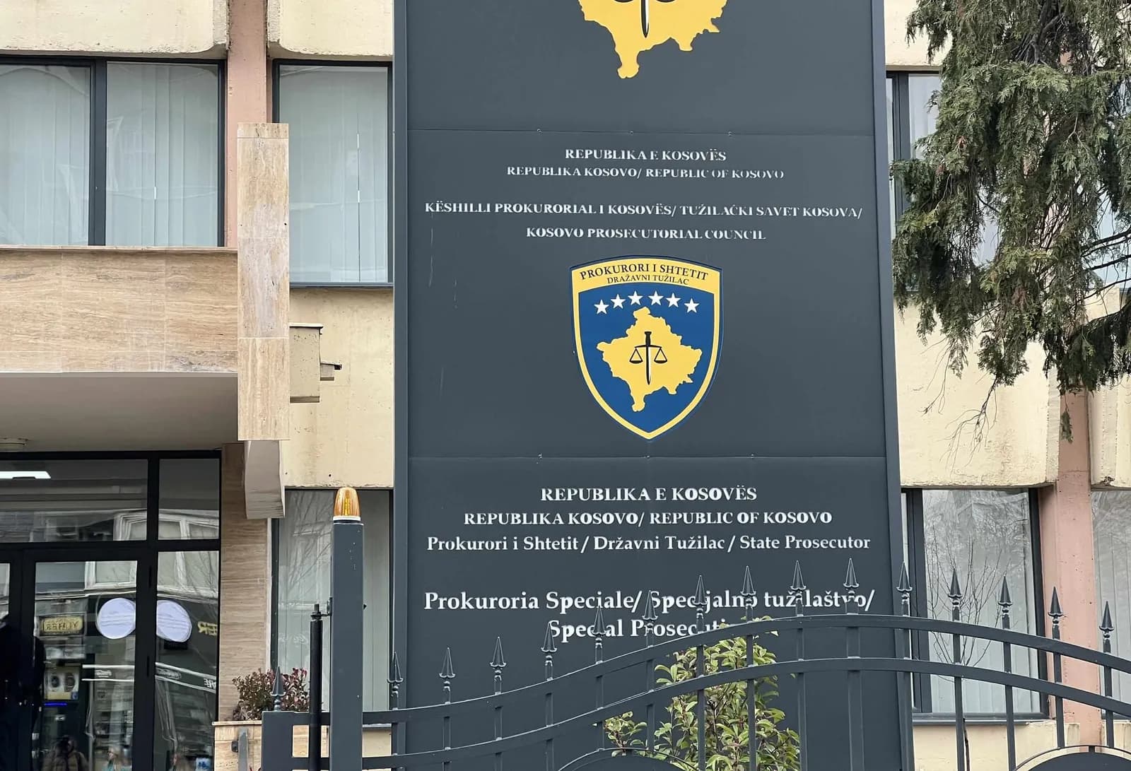Përgatitja e vrasjes në Pejë, grupi kriminal do të paguhej 30 mijë euro për vrasje dhe 7 mijë për plagosje