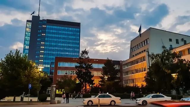 Miratimi i 24 vendimeve në mbledhjen e Qeverisë, a u shkel sërish Kushtetuta?