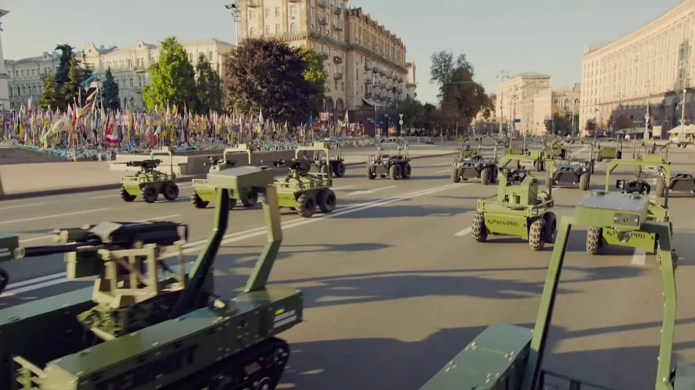 Pa ushtarë e pa tanke: Ukraina shfaq robotët dhe dronët në paradën e saj të pazakontë ushtarake