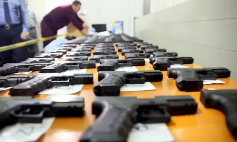 Të shtëna, armë ilegale e dhjetëra fishekë - Policia intervenon në tri raste në Prishtinë