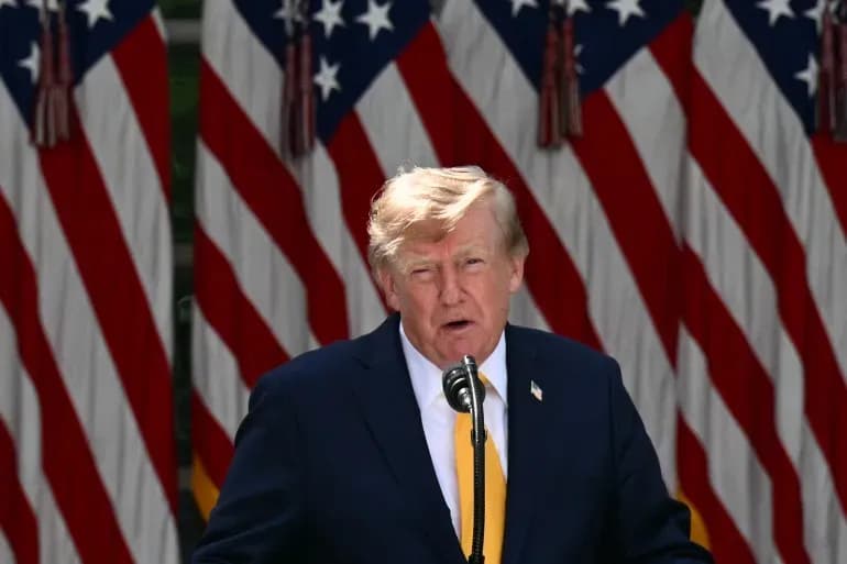 Trump pezullon afatet e vizave në të gjithë botën