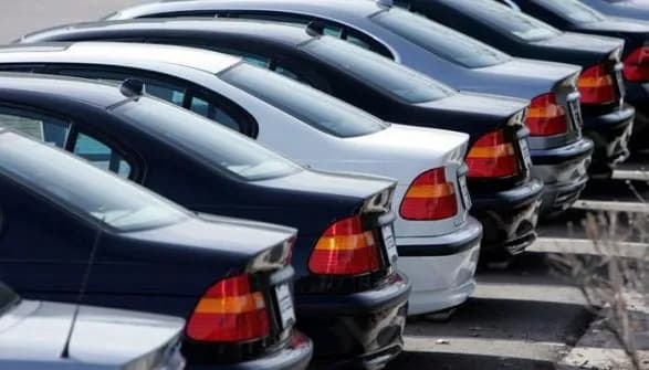 Tani e tutje, pronarët e automjeteve do të lajmërohen 15 ditë para skadimit të afatit të regjistrimit