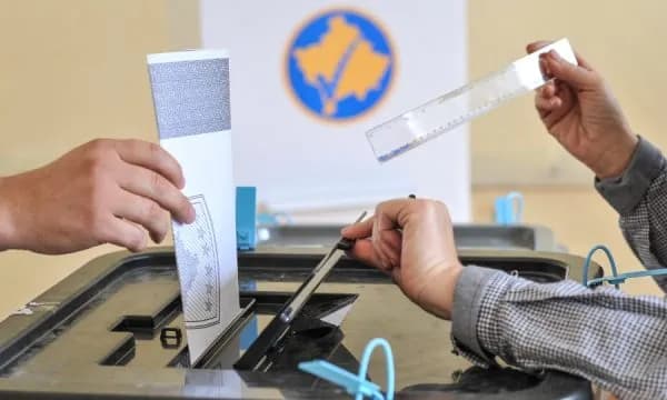 “Takimet LVV-LDK po bëhen për të fituar kohë, vendi shkon në zgjedhje”