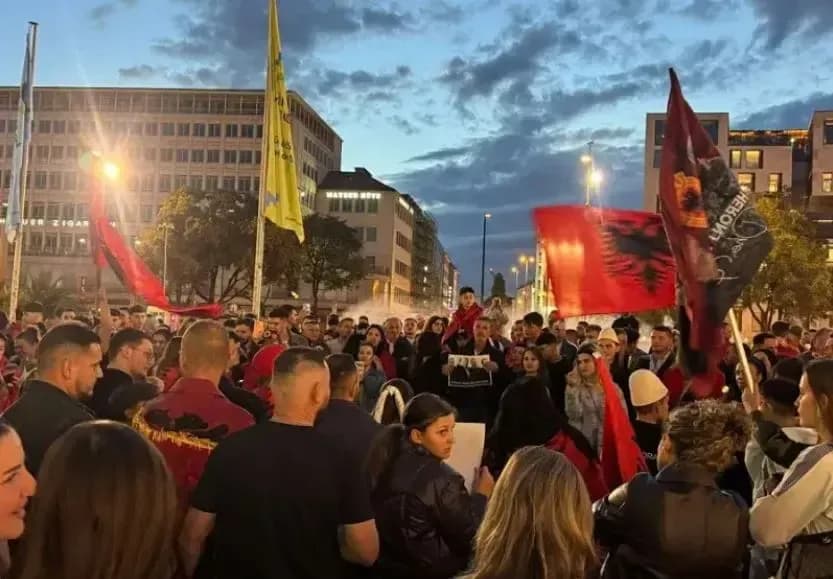 Kundër vendimit të Hagës, mërgata sot zhvillon protesta në disa qytete evropiane