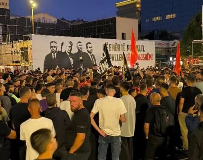 “Jo në emrin tim”, qytetarët edhe sonte protestojnë në Prishtinë