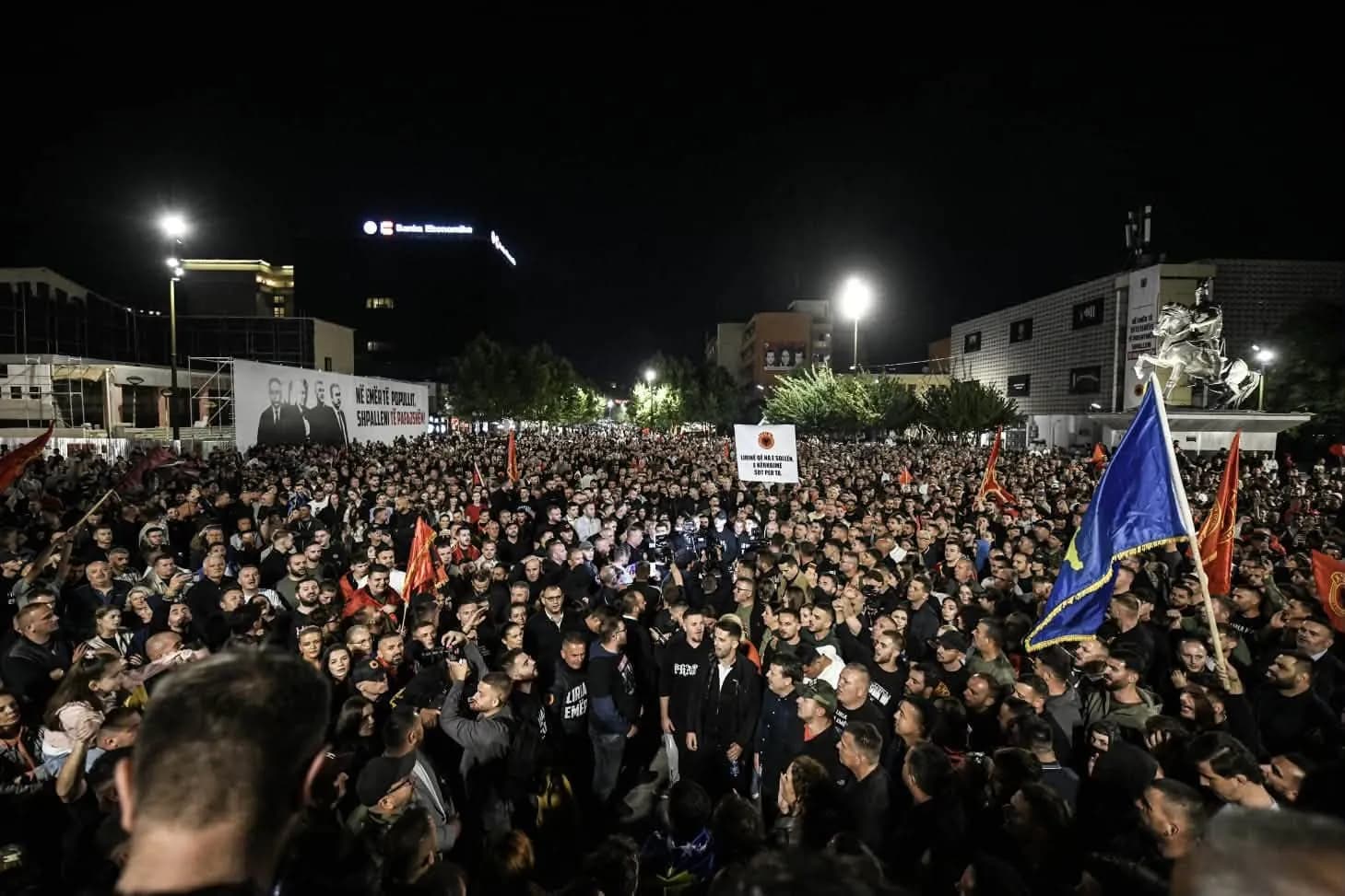 Protestë tjetër sonte në Prishtinë, me moton “Jo në emrin tim”, njoftimin e shpërndan edhe Endrit Thaçi
