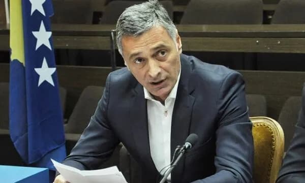 Aleksandër Lumezi jep dorëheqje nga pozita e anëtarit të Komisonit për Vlerësim të Perfomancës