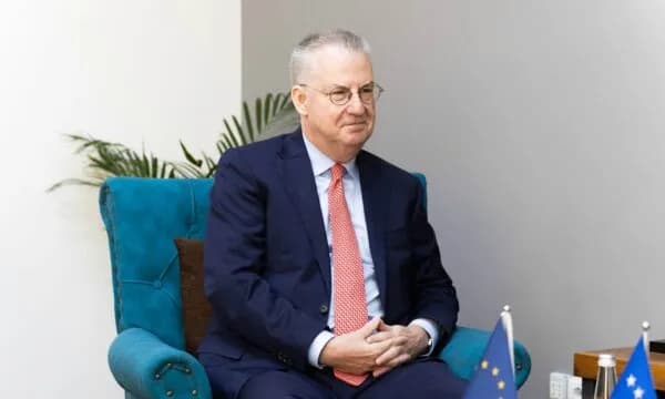 Ambasadori i BE-së Schuebel takon Sveçlën dhe drejtorin e Policisë: Diskutuam për sigurinë e të gjitha komuniteteve
