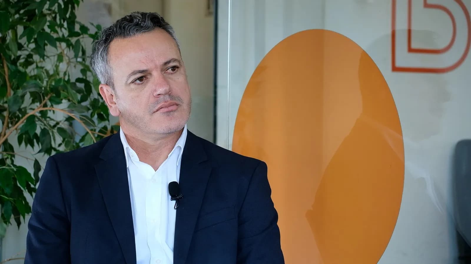 Gashi: Abdixhiku ka rënë në “kurthin” e Kurtit, si mund t’i japësh shpërblim dikujt që ta rrëzoi qeverinë?
