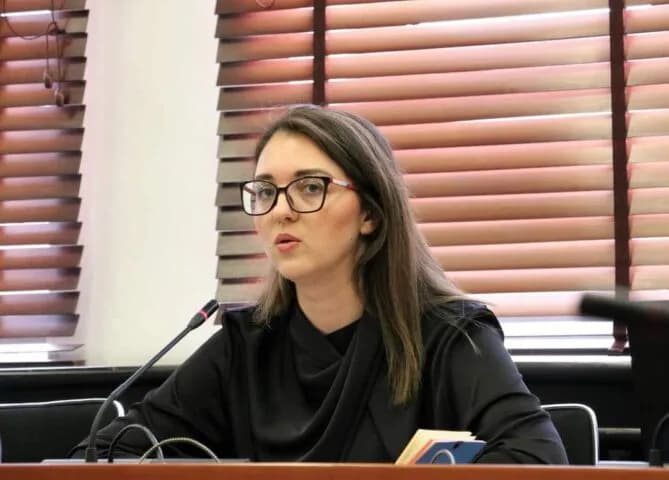 Nisin përplasjet në rrjet: Bllokuese je ti bashkë me shokë – Kryeziu i reagon Bajramit