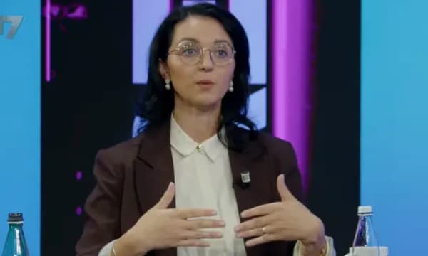 “Bota nuk sillet rreth PDK’së”, Kryeziu-Hyseni: Gruda e ka pranu që s’është konsultu me mbrojtjen, në projektligj duhet të punojmë krejt