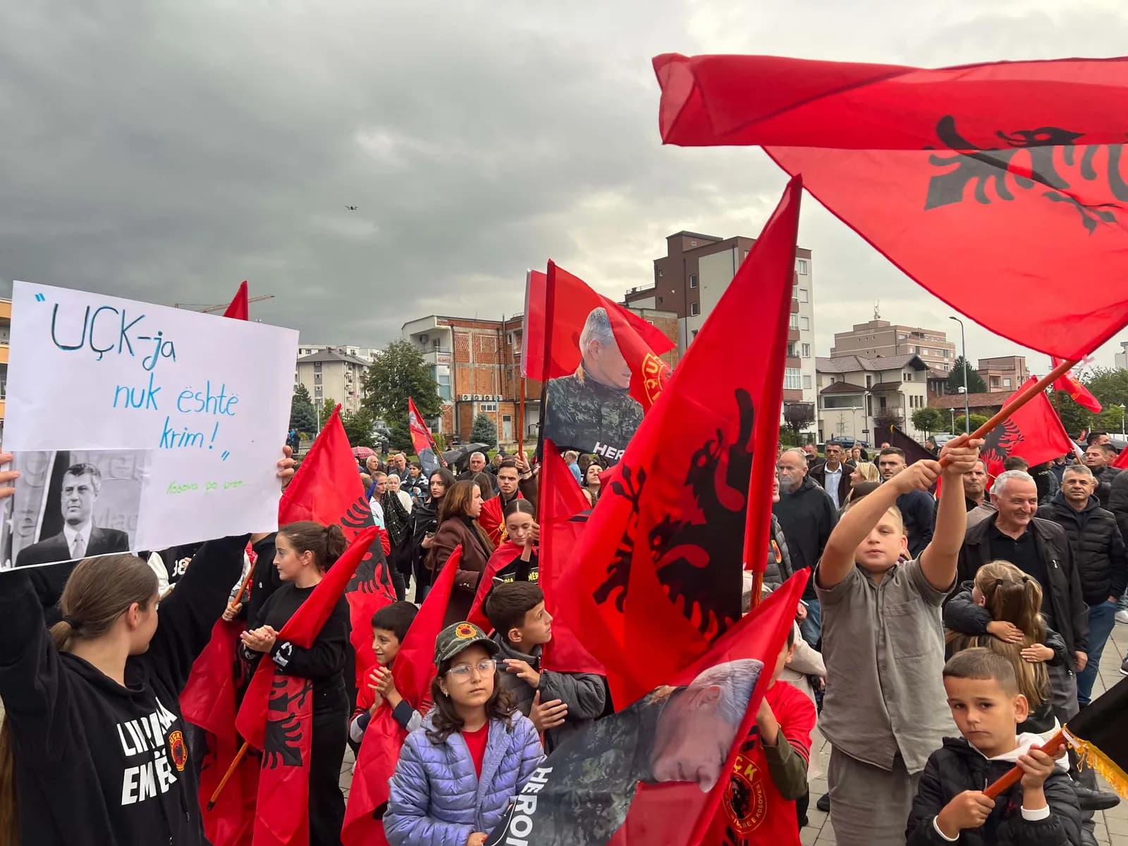 Istogu në këmbë për clirimtarët, kërkohet drejtësi