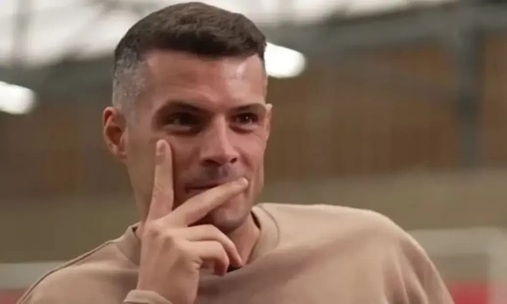 Xhaka bëhet viral, telefonon Mourinhon gjatë intervistës