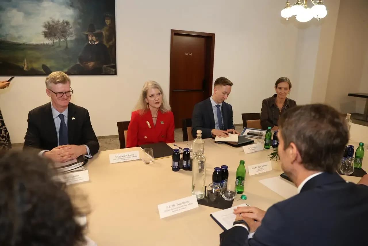 Kryediplomati shqiptar takohet me zyrtaren e lartë amerikane, në fokus mbrojtja dhe siguria