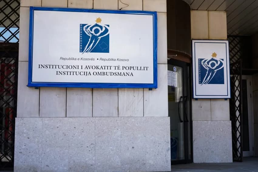 Avokati i Popullit: Kriteret e qeverisë për pagën e 13-të cenojnë barazinë dhe pritshmërinë legjitime