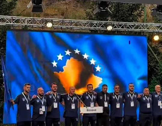 Skandaloze: Maqedonia e Veriut e paraqet flamurin e Kosovës me 7 yje