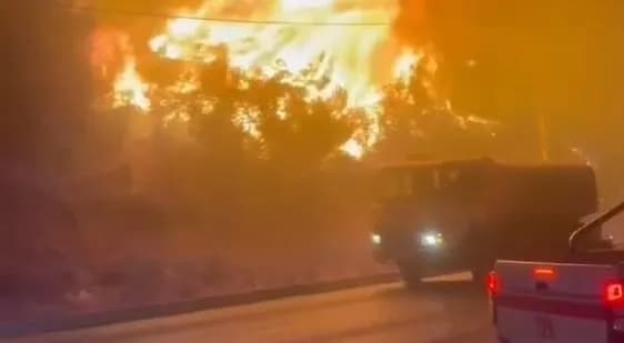 Zjarri rrezikon dhjetëra banesa në Himarë, kryebashkiaku kërkon që të evakuohen banorët
