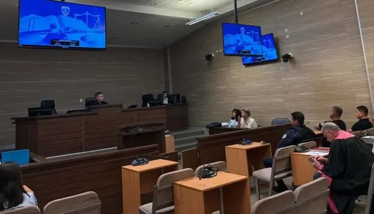 Gjobiten me nga 500 euro dy avokatët, munguan në gjykimin për barrikadat në veri