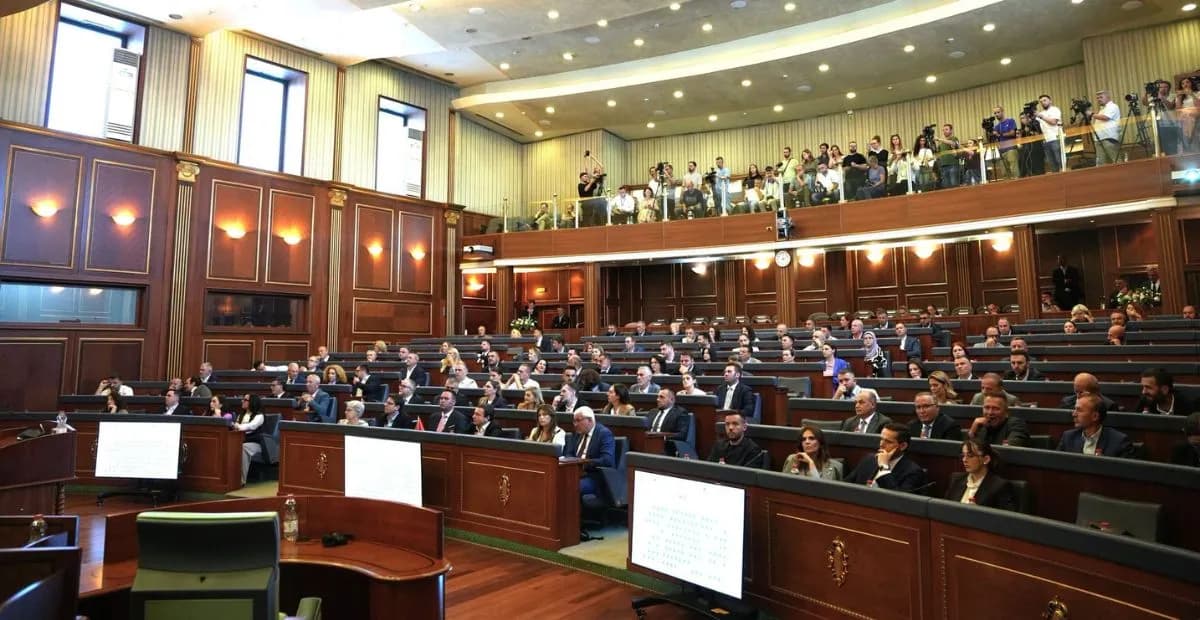 Kushtetuejsa vendos për kërkesën e PDK-së: Kuvendi u konstituua me vonesë, Qeveria e ligjshme