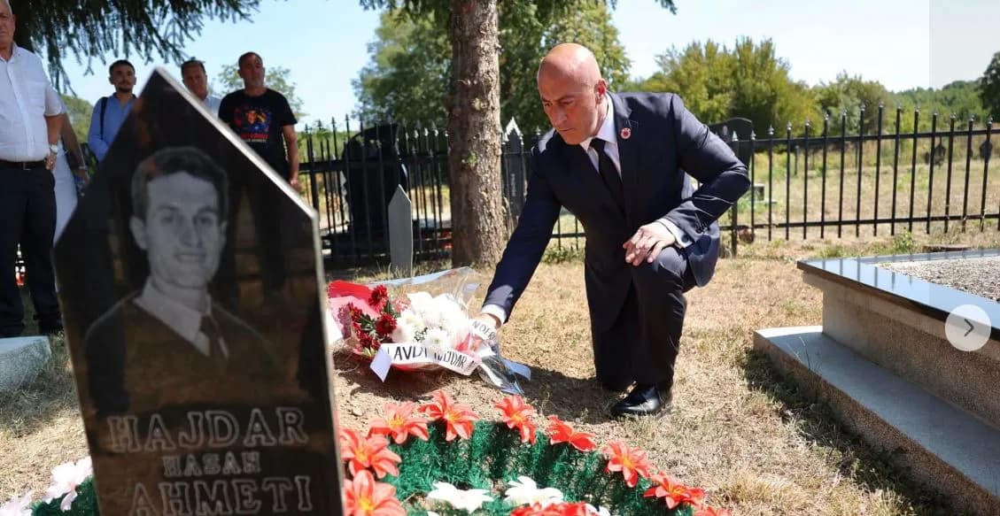 Haradinaj përkujton Hajdar Ahmetin në 23-vjetorin e ndarjes nga jeta