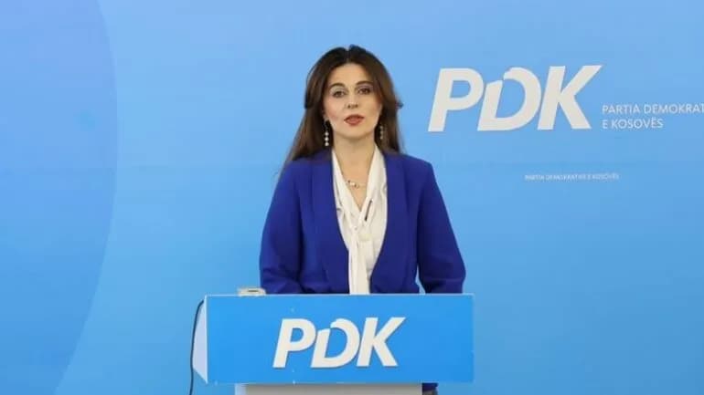 Çitaku: Kurti po sillet si monark – PDK nuk shantazhohet
