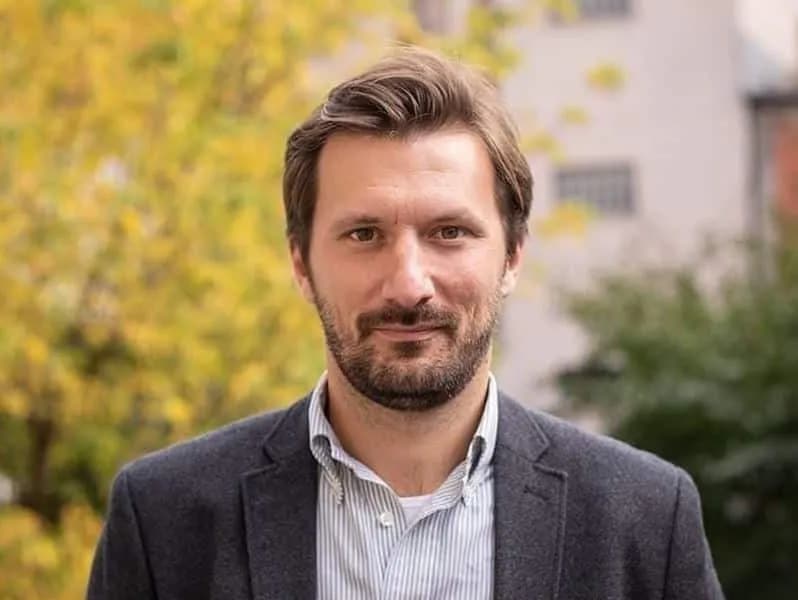 Nushi: Ata që po kërkojnë unitet janë si Vjosa Osmani, që doli në mars të “Liria ka Emër” kur i duheshin votat për Presidente – Tash qele gur gojën